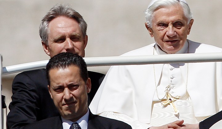 Vatican prosecutor interrogates papal butler