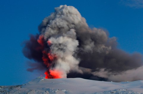 10 April: Iceland’s volcano comes back to haunt airlines