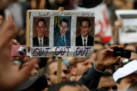 Analysis: Mubarak and the shadow of the Shah