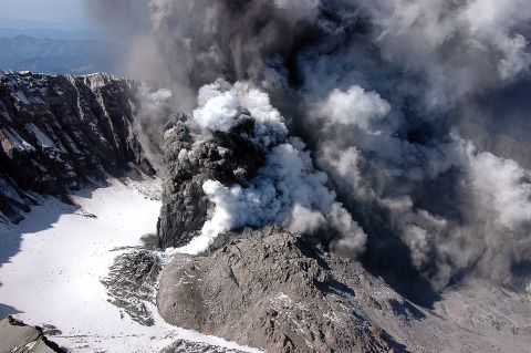 In pictures – When volcanoes erupt
