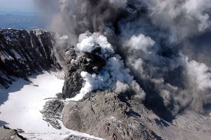 In pictures – When volcanoes erupt