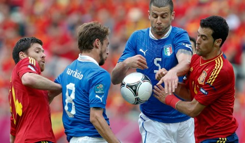 Euro 2012: Strikerless Spain held to 1-1 draw by Italy