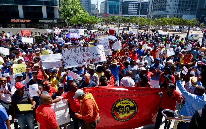 Cape Town firefighters fear sacking over illegal strike