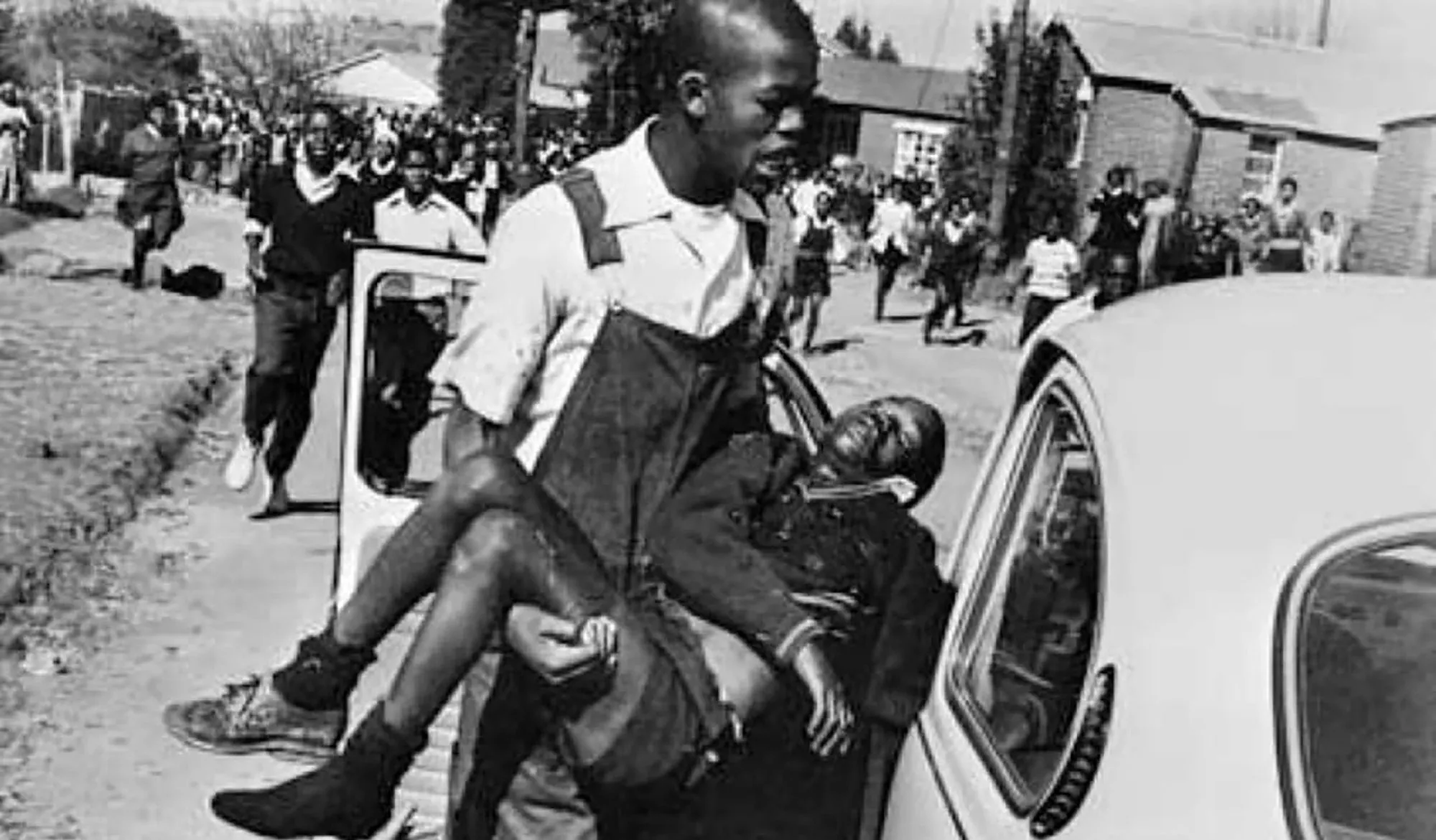 Hector Pieterson in the arms of Mbuyisa Makhubu in Soweto on 16 June 1976