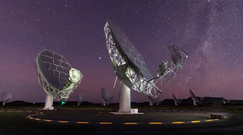 MeerKAT radio telescope reveals vast cosmic trails created by ‘intergalactic blowtorch’
