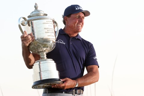 Mickelson treads familiar ground in attempt to end 30-year quest at US Open