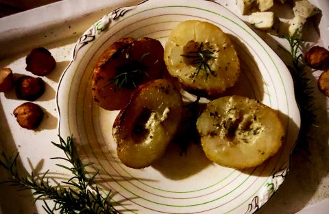 What’s cooking today: Foil-baked rosemary & blue cheese potatoes