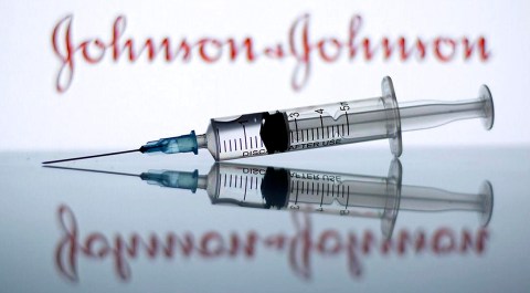 Canada vaccine protests widen; South Africa registers 2,824 new cases