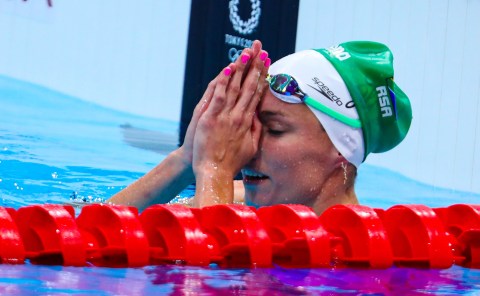 South Africa’s Schoenmaker upstages favourites and sets record in 100m breaststroke heats
