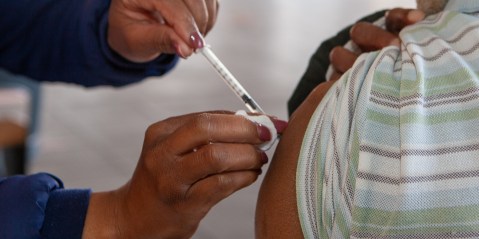 What is behind the low vaccination numbers in Khayelitsha and Mitchells Plain?