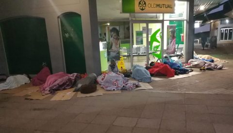More than 100 people forced to sleep outside labour office simply to apply for UIF