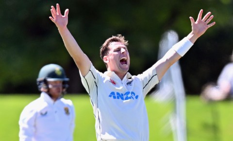 Proteas on back foot as Matt Henry rewrites record books in Christchurch