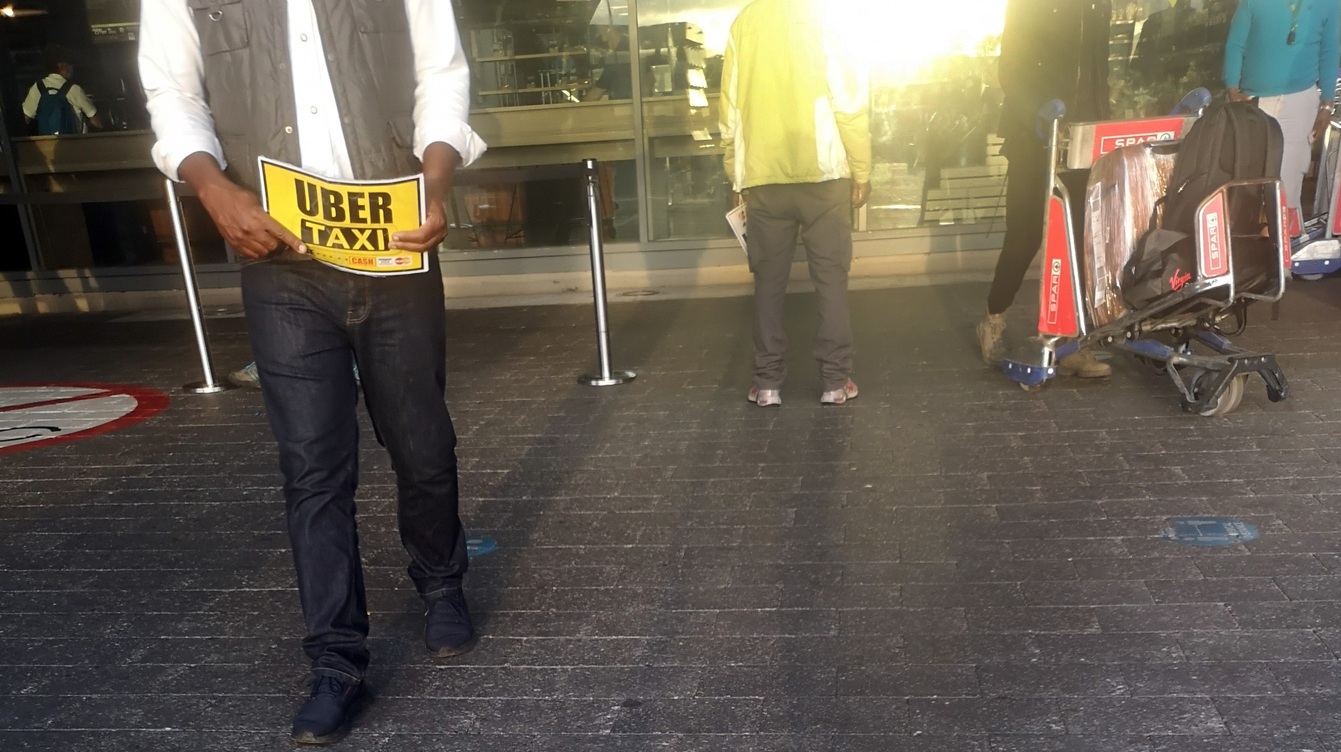 airport taxi fake e-hailers