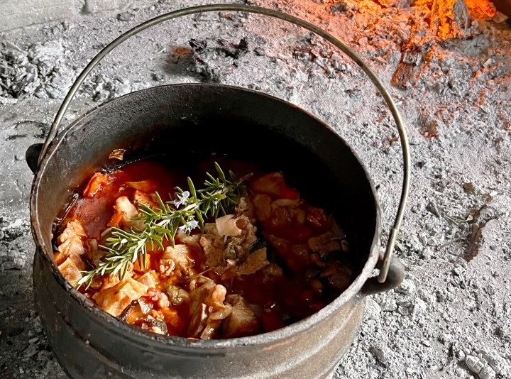 What’s cooking today: Spezzatino di manzo in a potjie