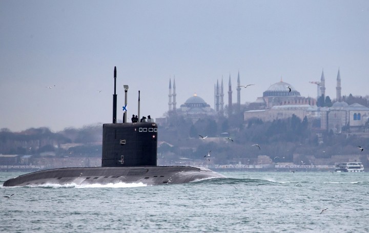 Russia ready to fire if foreign subs and ships intrude