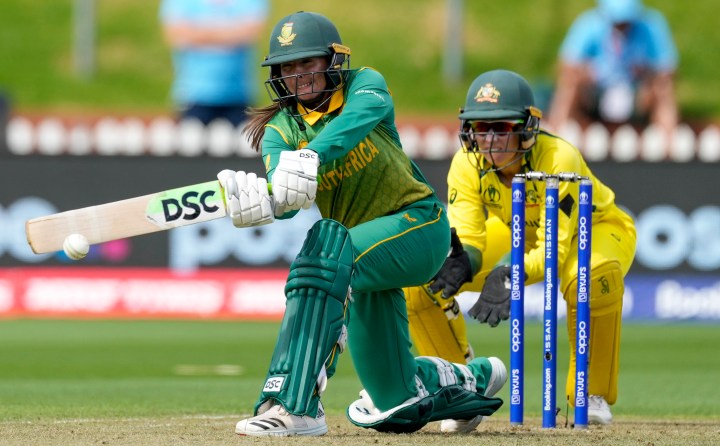 England’s roses hope to be a thorn in the Proteas women’s side