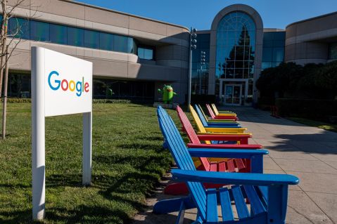 Google tells employees to return to the office from April