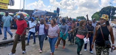Violence breaks out as Alexandra Dudula Movement members target foreign informal traders