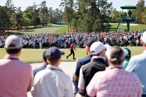 For Woods, pleasure and pain after Masters first round