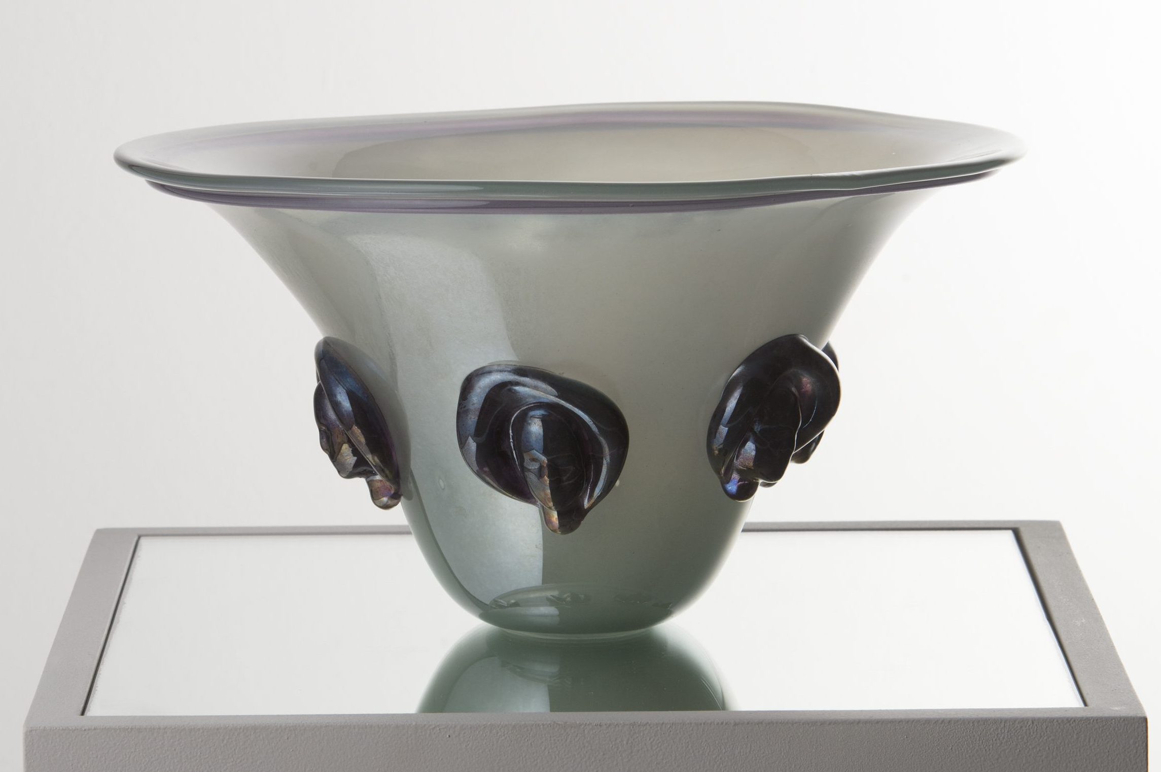 Iridescent glass bowl – Shirley Cloete, South Africa (1990)
