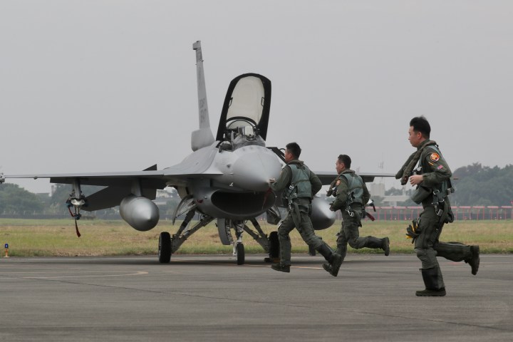 Australia launches review into former pilots training Chinese military