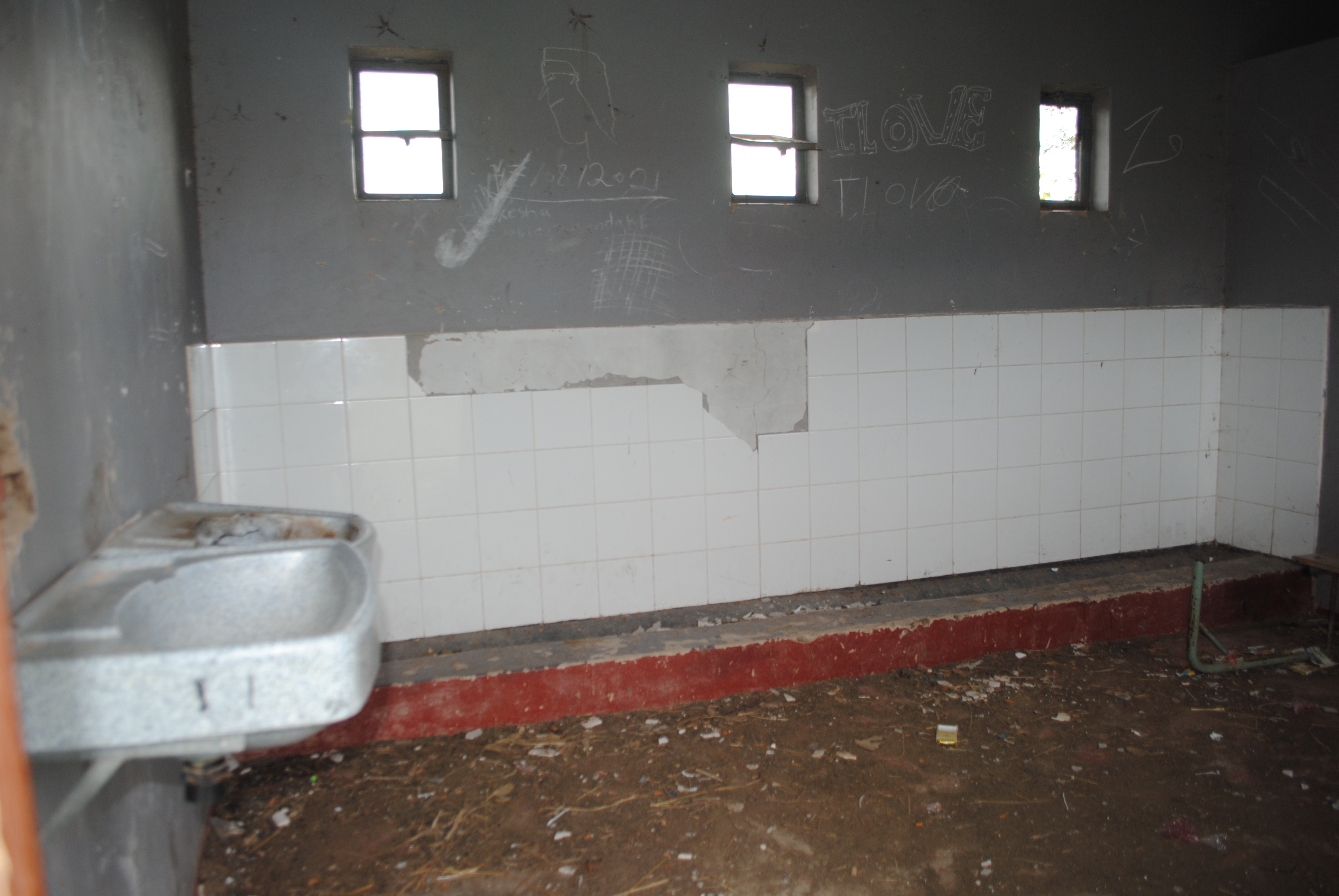 Eastern Cape schools - An image of vandalised toilets at Putuma Junior Secondary School