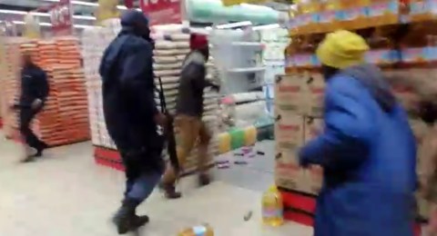 Taxi operators and police scupper looting attempt at KZN mall