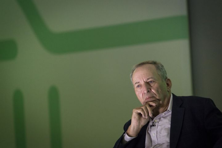 Larry Summers Says Risk of 2022 Recession Climbing, May Damp Inflation