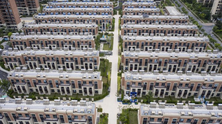 More Chinese homebuyers refuse to pay mortgage loans amid contagion fears