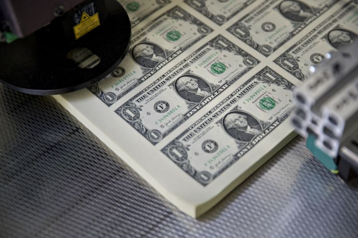 Dollar Gauge Surges to Record High, Surpassing Peak From 2020