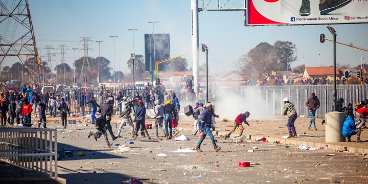 Cash/Guns/Ammo/Comms: SA on the verge of another insurrection, security experts warn