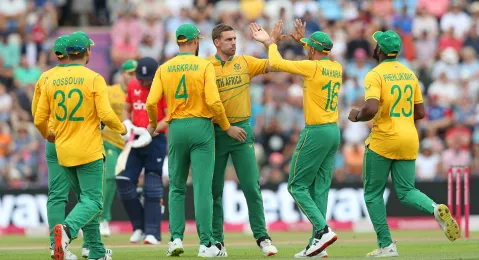 Shamsi, Hendricks shine as Proteas dismantle England to clinch T20I series