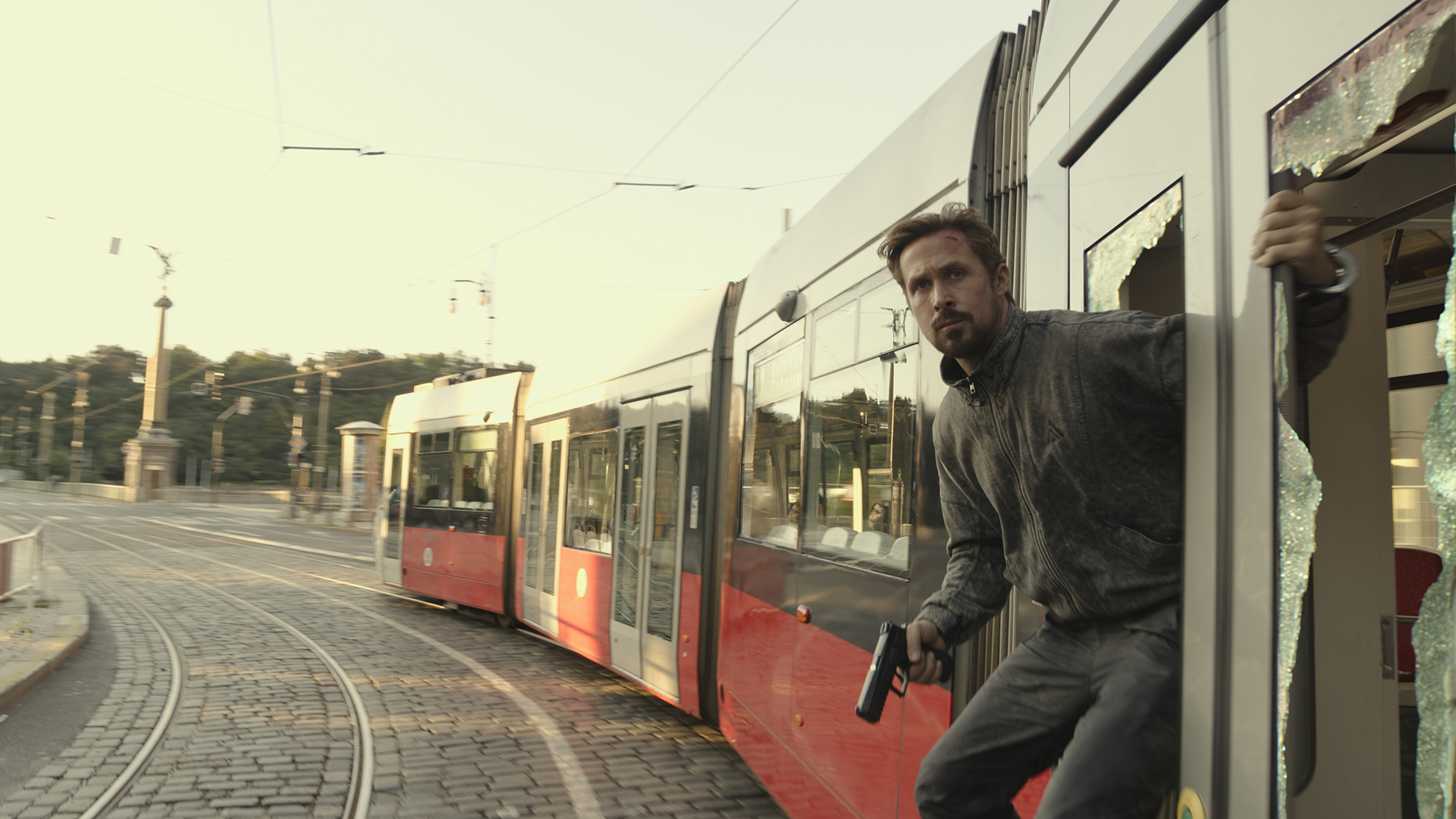 Ryan Gosling as Six in 'The Gray Man'. 