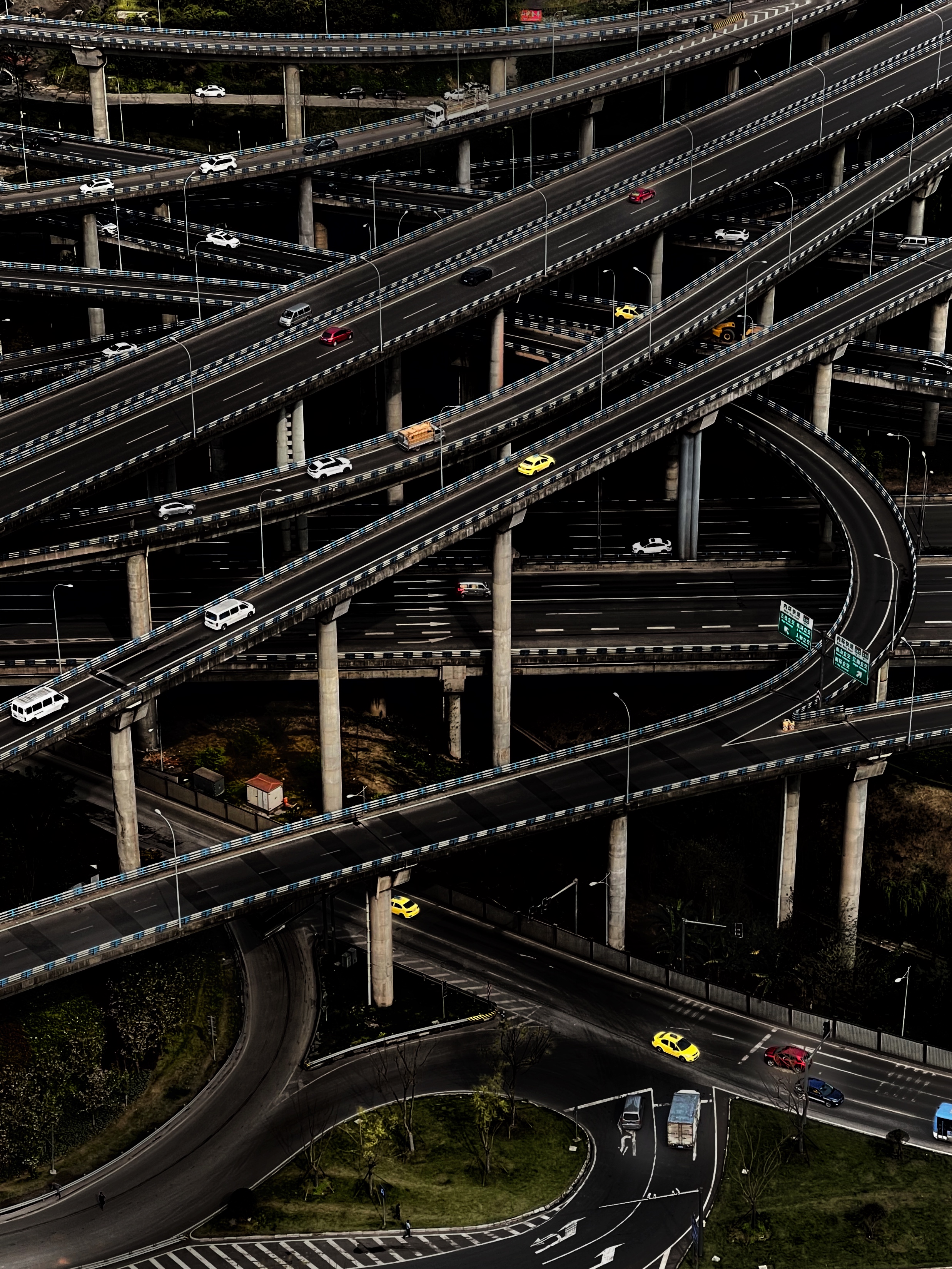 "Over the Overpass". © Yongmei Wang - IPPAWARDS.