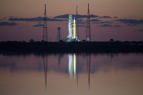 Nasa aborts moon rocket launch due to malfunctioning engine