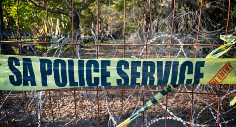 (A)mending fences — Cape Town officials want cops to remove razor wire blocking access to Company’s Garden