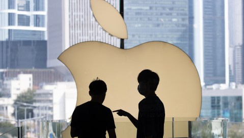 Lawsuit claims Apple, Amazon colluded to raise iPhone, iPad prices