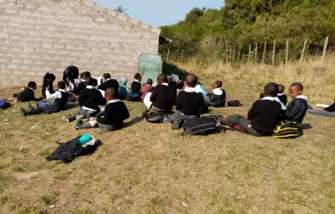 Pupils at Eastern Cape school study outside to escape overcrowded classrooms 