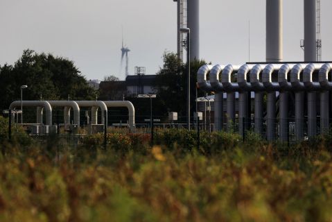 Europe Gas Prices Drop as Nations Ramp Up Efforts to Ease Crisis