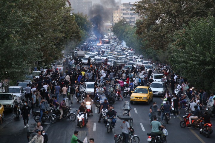 Iranian state-sponsored marchers call for execution of rioters