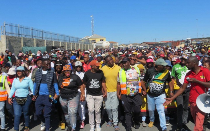 Hundreds protest outside Khayelitsha Eskom office over rolling blackouts, poor service