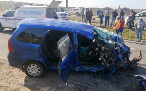 Gqeberha taxi driver dies after crashing into alleged protest barricade