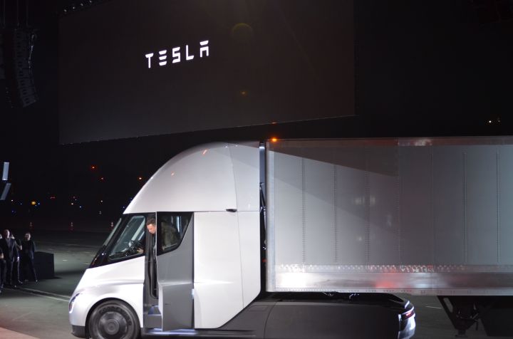 Tesla Plans to Deliver Semis to Pepsi Years After Unveiling