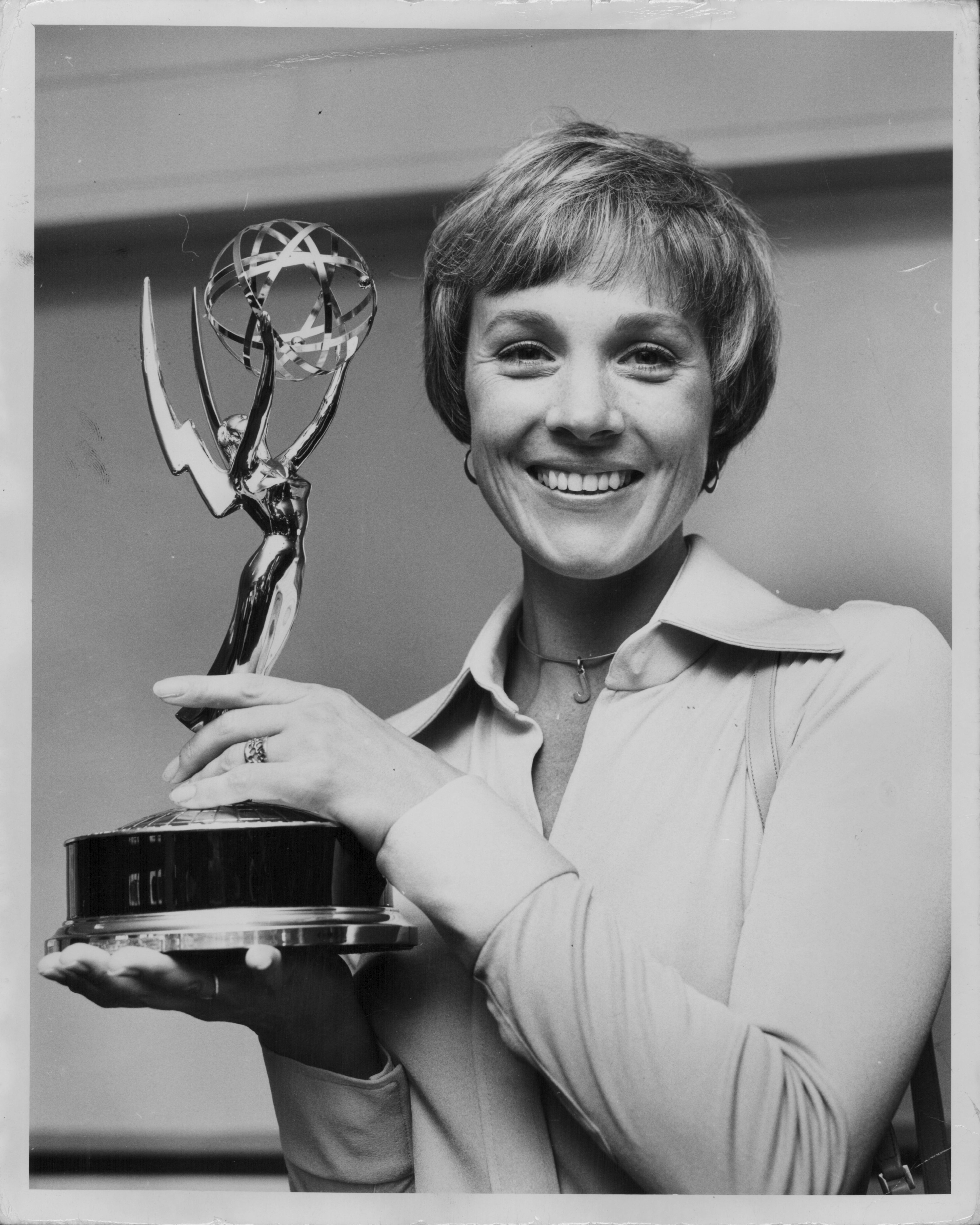 Actress Julie Andrews holding her Emmy Award, London, June 6th 1973. (Photo by Central Press/Hulton Archive/Getty Images)
