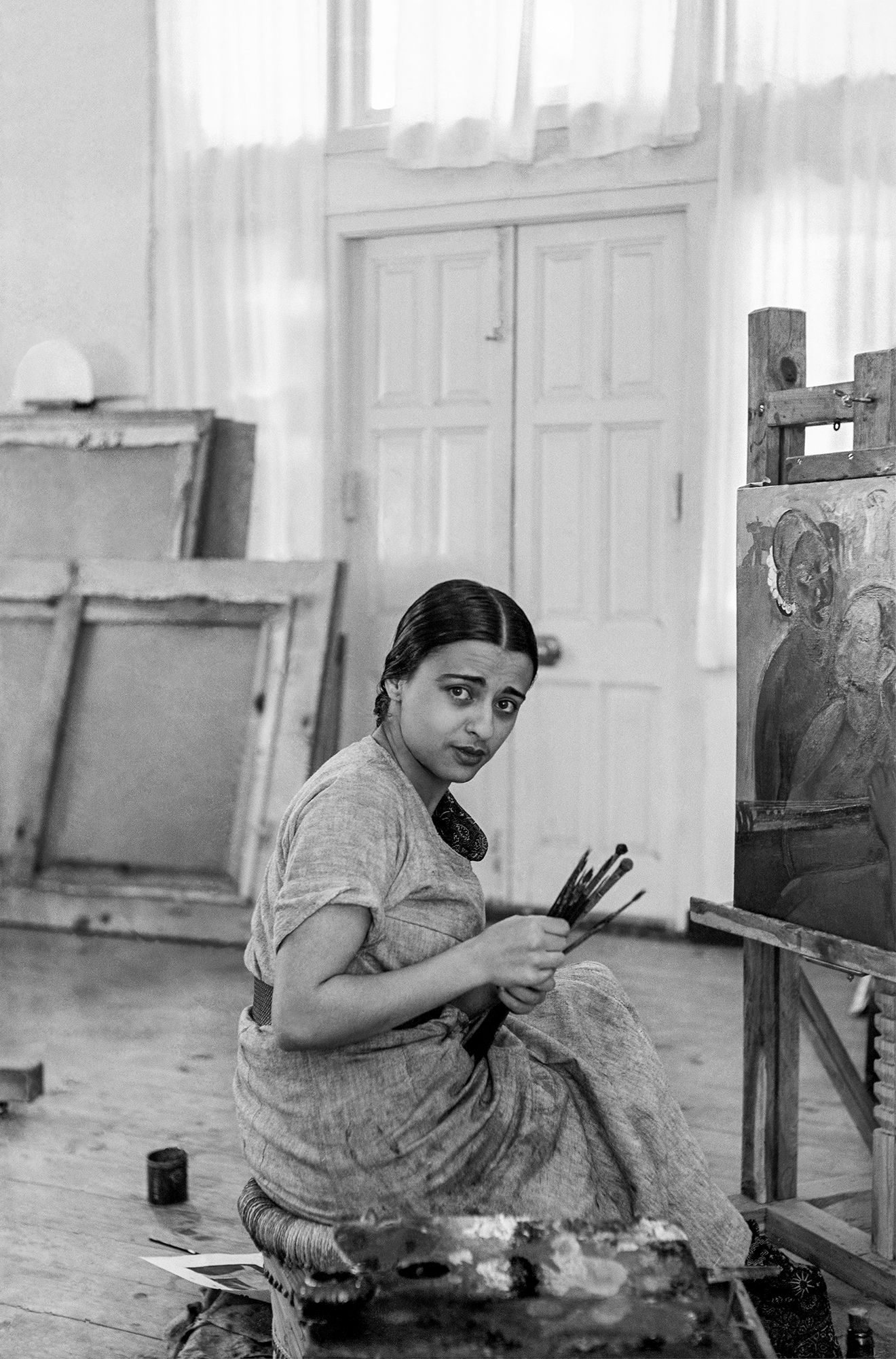 Umrao Singh Sher-Gil, Amrita at her easel Simla, India (1937). Silver gelatin print with selenium toning. Courtesy The Estate of Umrao Singh Sher-Gil and PHOTOINK