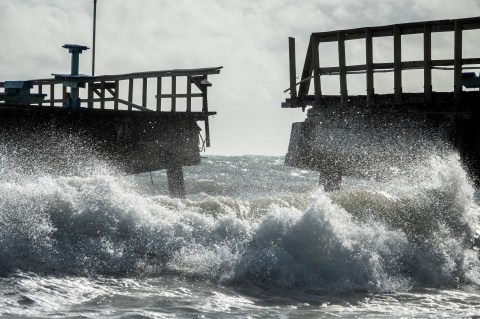 Tropical Storm Nicole lashes Florida with heavy winds
