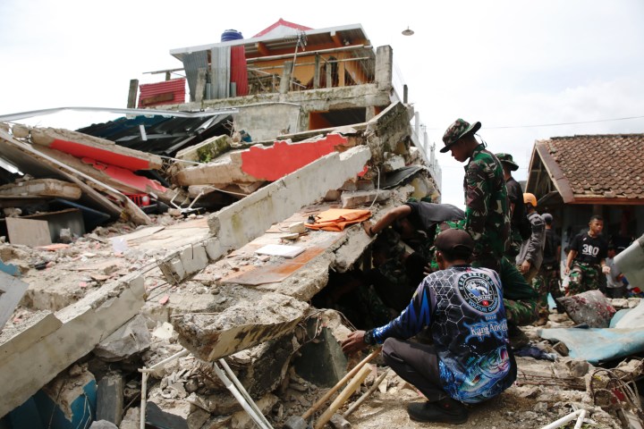 Many school children among 252 dead in Indonesia quake