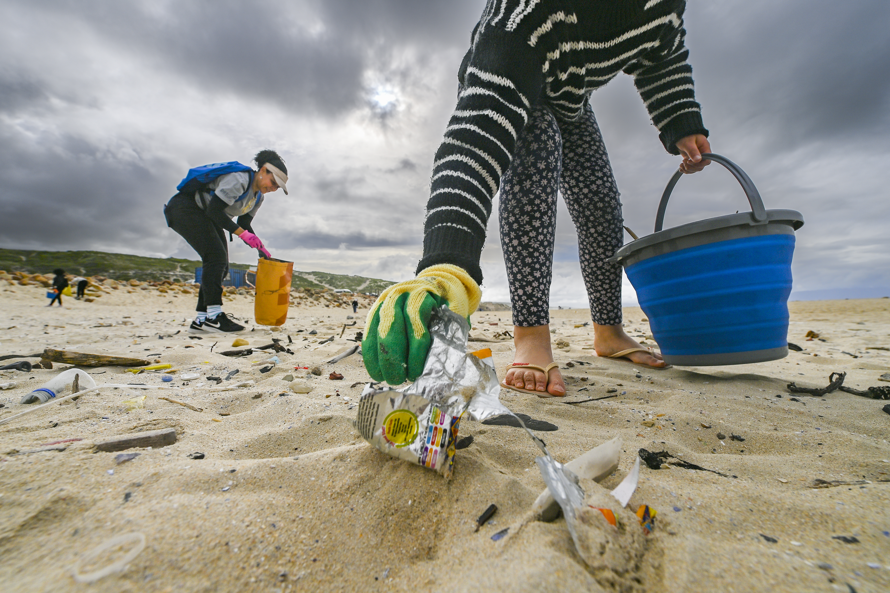CAPE TOWN, SOUTH AFRICA  SEPTEMBER 17: Volunteers in collaboration with the Two Oceans Aquarium take part in a clean up campaign at Monwabisi Beach as part of the International Coast Cleaning Day on September 17, 2022 in Cape Town, South Africa. Volunteers removed plastics and other rubbish and made notes on the different types of pollution on the beach. (Photo by Gallo Images/Die Burger/Jaco Marais)