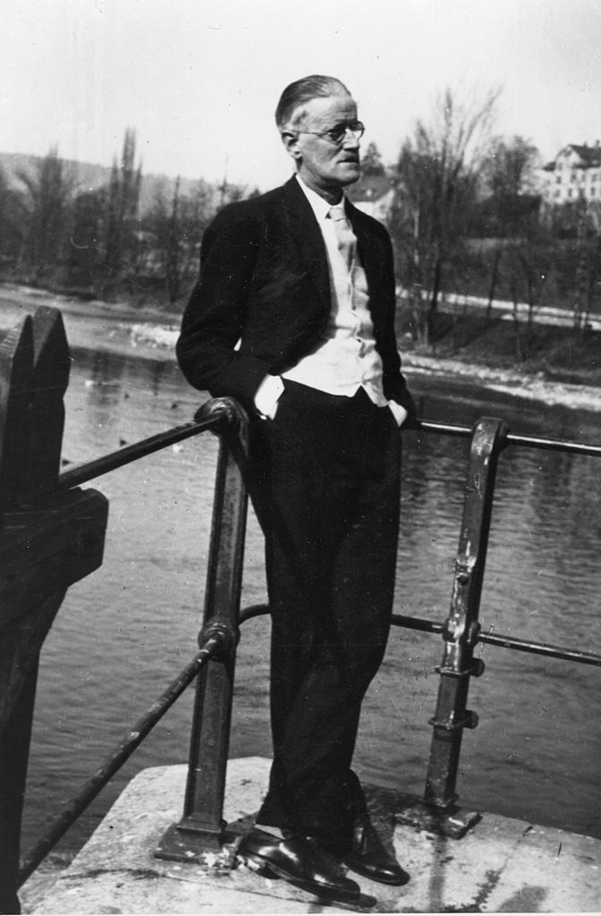 Irish novelist, short-story writer and poet James Augustine Aloysius Joyce (1882 - 1941) in Zurich. (Photo by Hulton Archive/Getty Images)
