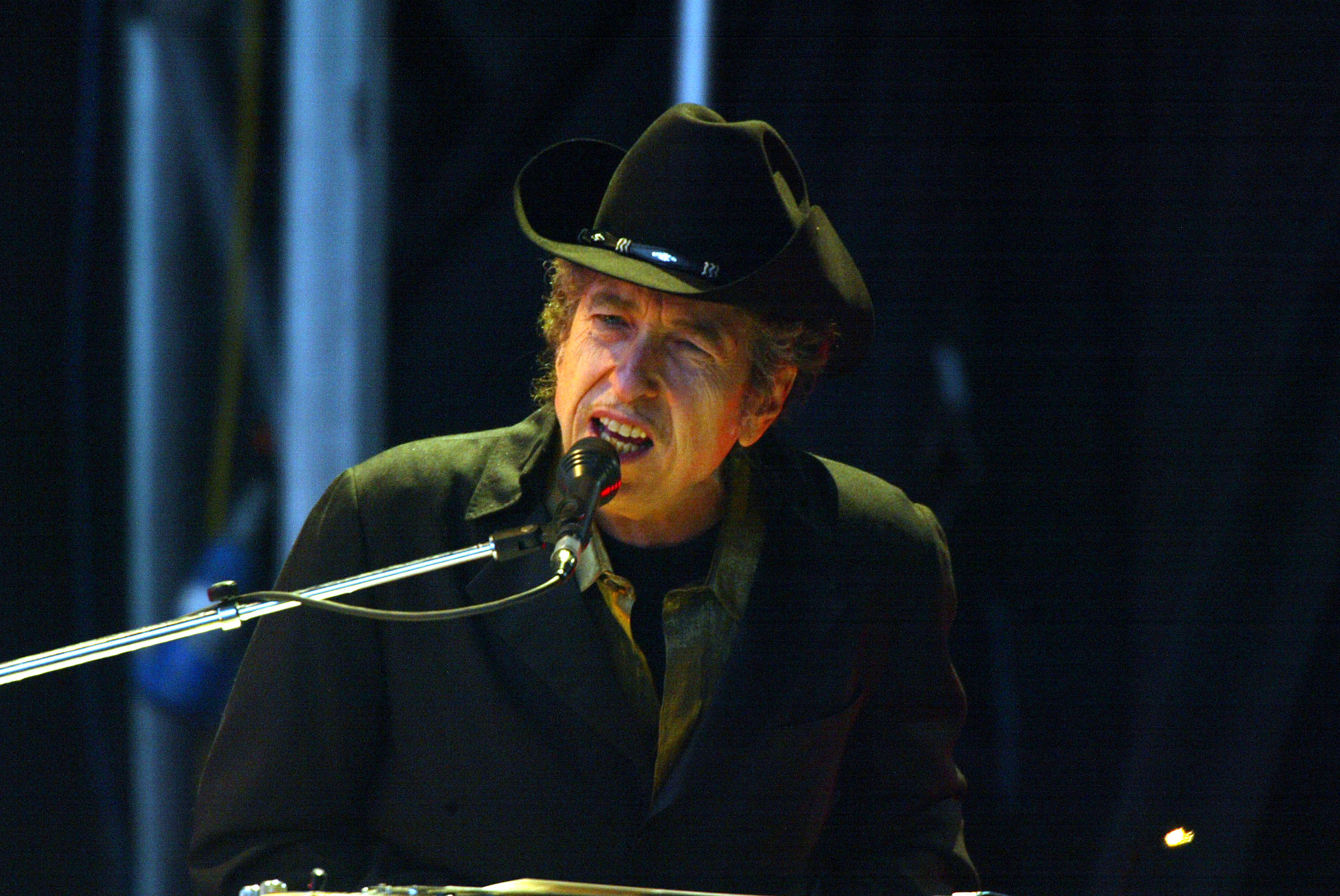 LONDON - JUNE 20: Singer Bob Dylan performs on stage at The Fleadh 2004 at Finsbury Park June 20, 2004 in London, England. The Fleadh 2004 doubles as the London stop of the UK leg of his European tour. (Photo by Getty Images)